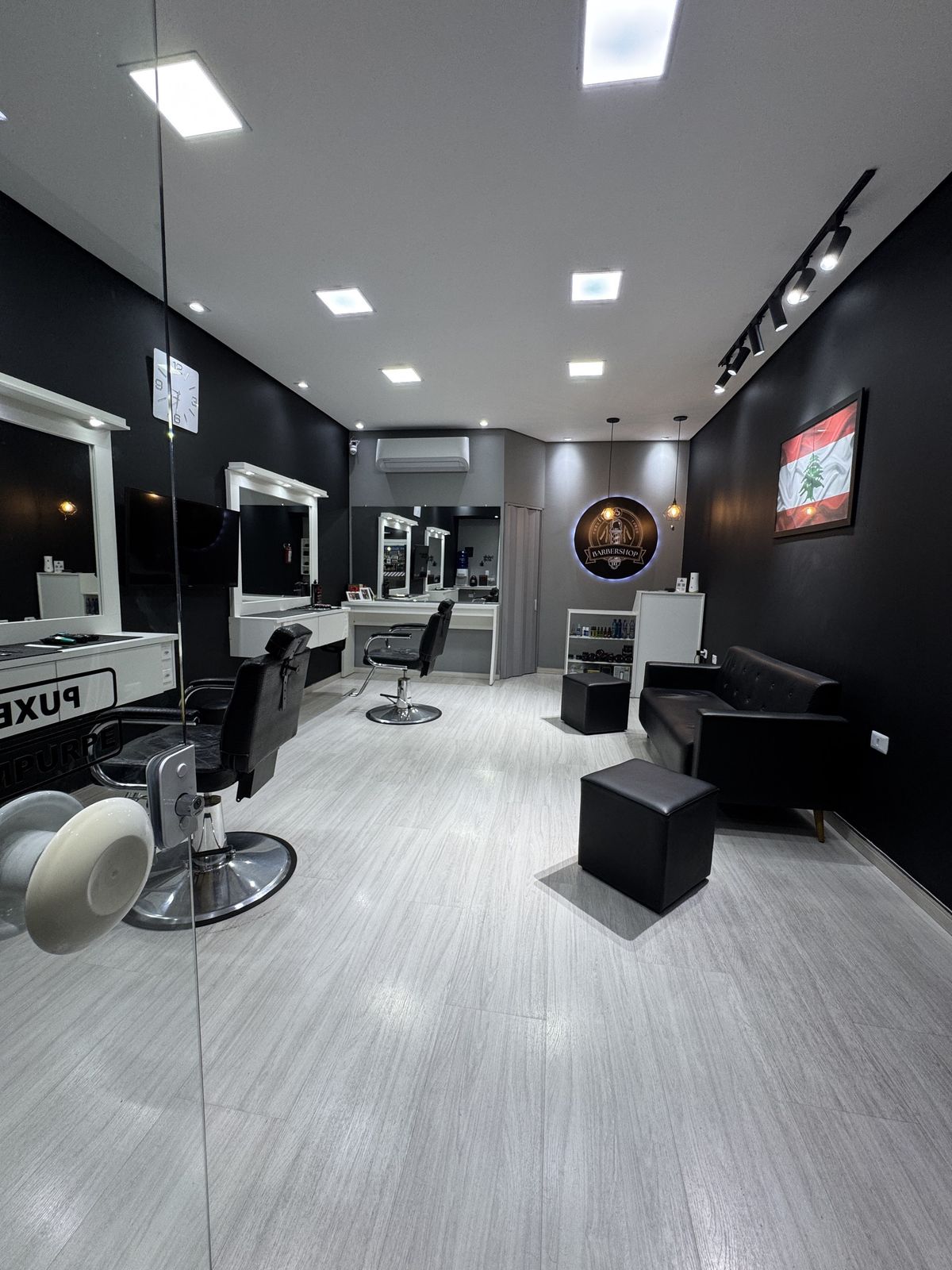 Vista ampla da Barbearia Turco